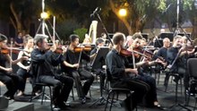 Applausi per l'orchestra del Lirico in piazza del Carmine a Cagliari: al via il cartellone estivo