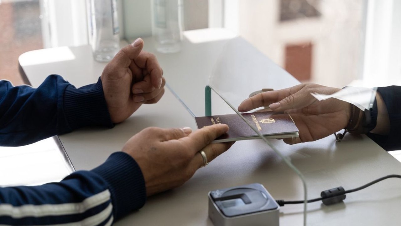 Persisten fallas en sistema de pasaportes: se registran largas filas en varias ciudades