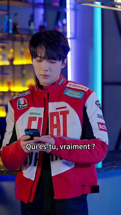 Elle a rêvé de lui toute la nuit,puis a ouvert la porte… et il était là Son cœur ne cesse de battre!