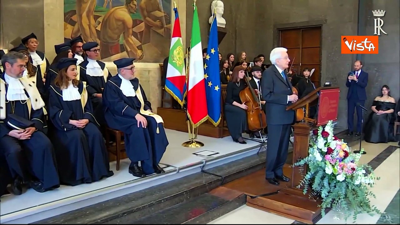 Mattarella a Perugia: "Nessuno qui è straniero, studenti a casa propria"