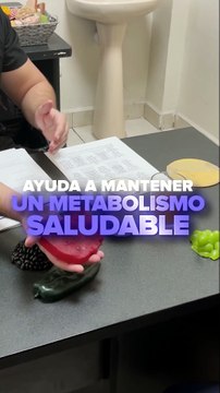 Cuidar tu salud empieza con decisiones diarias; una alimentación equilibrada, el consumo de agua y el ejercicio diario pueden prevenir la obesidad 🥙🏃🏻‍♀️💧