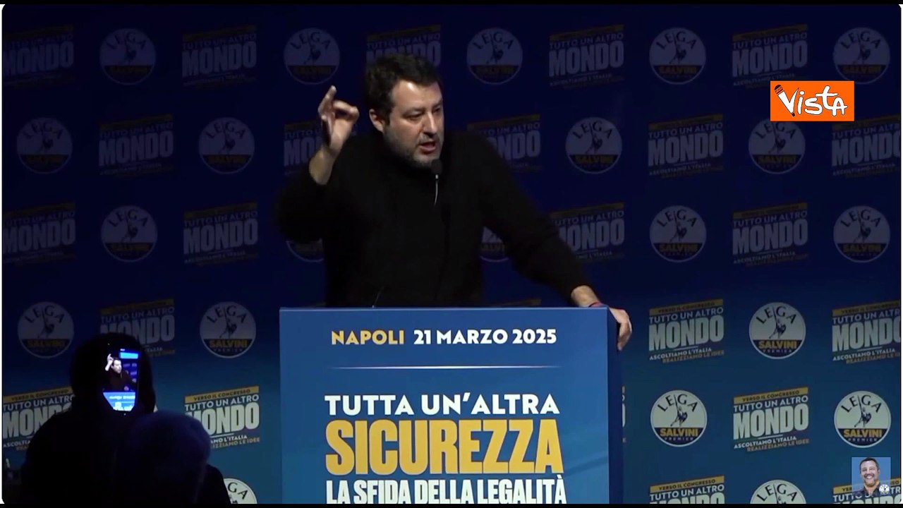 Salvini a Napoli: Non si può integrare fanatismo islamico. Non ti piace San Gennaro? Torna a casa