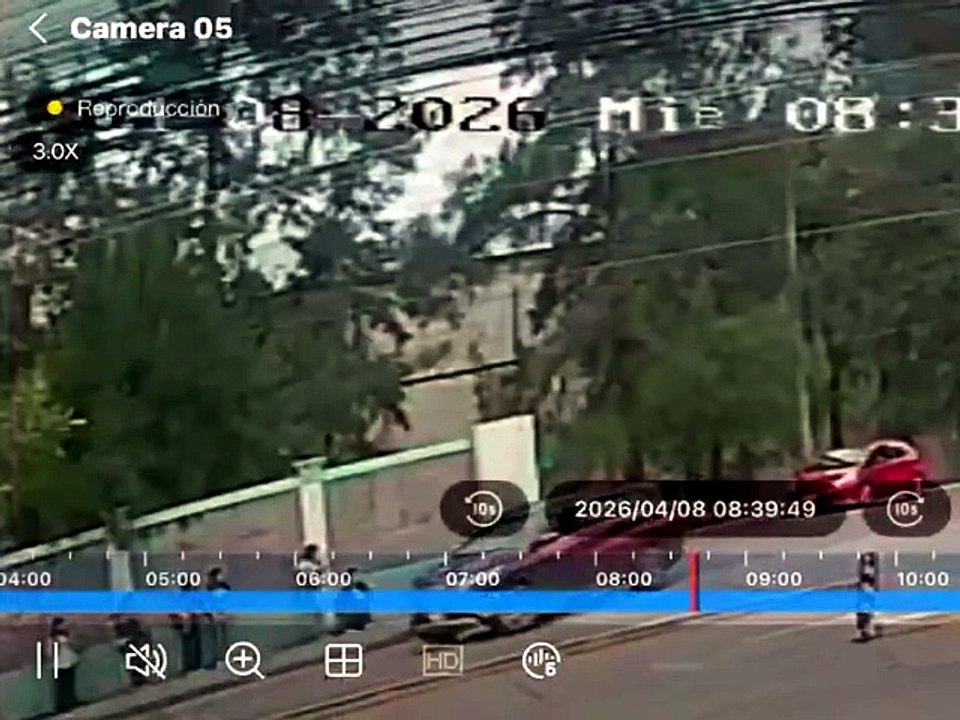 Captan momento en que estudiantes universitarios fueron asaltados mientras esperaban bus