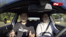 É possível ajustar a coluna de direção com o carro andando?