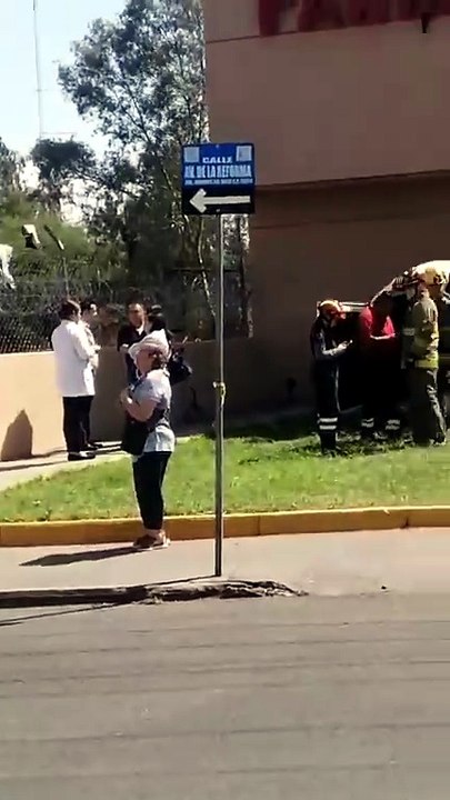 Camioneta aplasta a enfermera vs pared de farmacia en #Irapuato