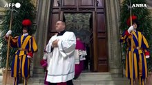 Si chiudono le porte della Cappella Sistina, inizia il conclave