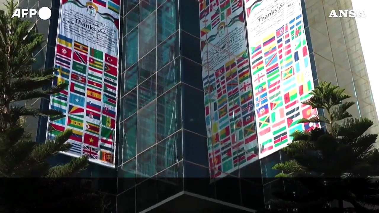 L'Olp espone nella sede le bandiere dei Paesi che hanno riconosciuto la Palestina