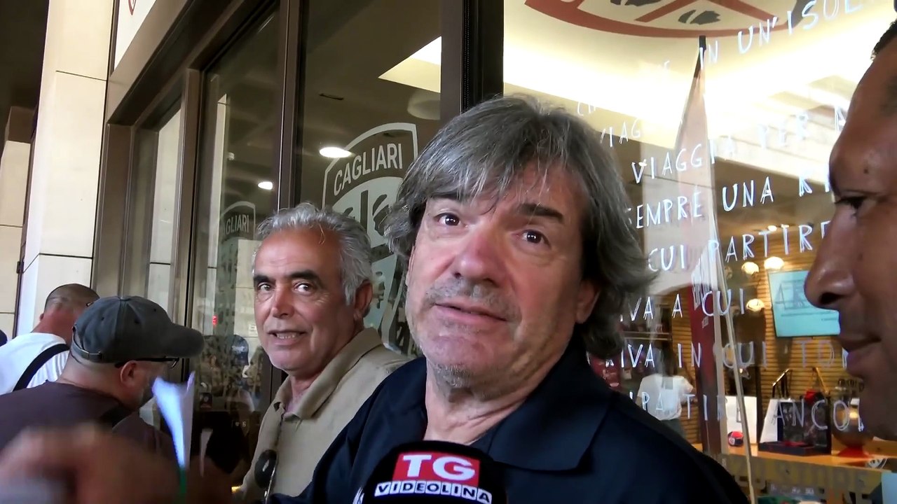 Dall'alba per l'abbonamento al Cagliari Calcio: tutti in fila allo Store di piazza Unione Sarda