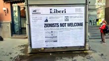 Napoli, poster anti-sionista affisso su un'edicola dismessa