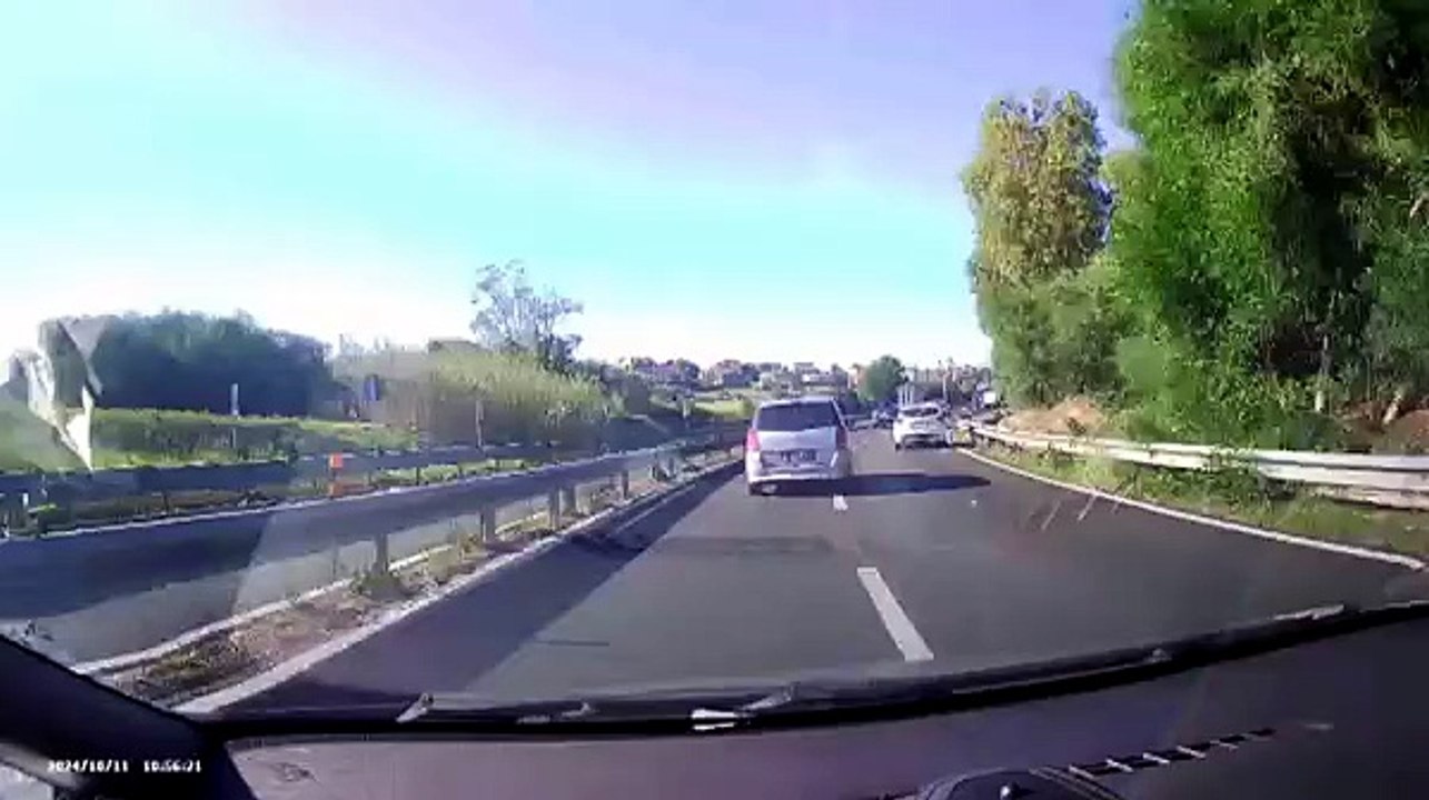 Selargius, camion rischia di sbattere contro un cavalcavia sulla 554: si ferma in tempo