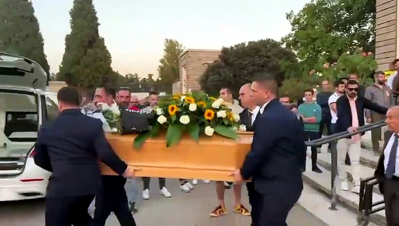 Cagliari, al cimitero di San Michele l'ultimo saluto a Davide Manca