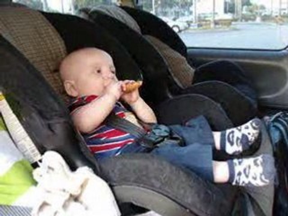 sofiane mange de la pizza