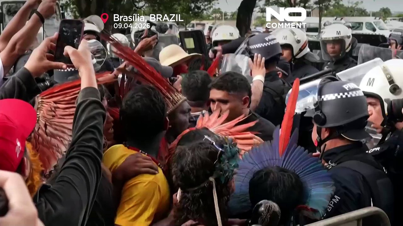 Brasile, terzo giorno di marce indigene a Brasilia per i diritti sulla terra