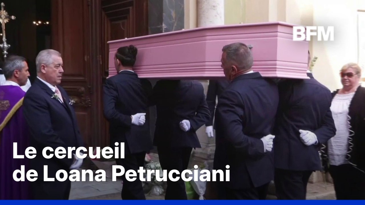 Le cercueil de Loana Petrucciani arrive à la cathédrale Sainte-Réparate de Nice