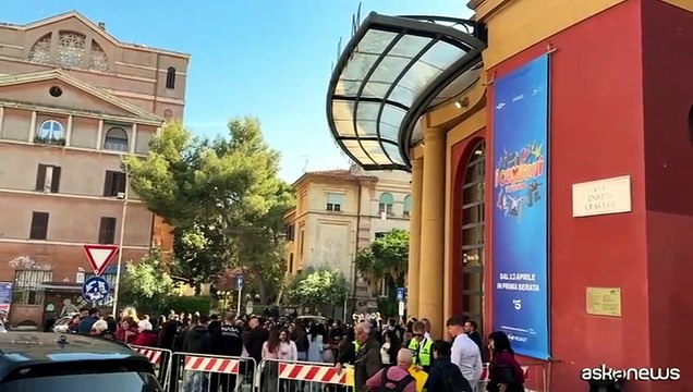 A Roma fan impazziti per il ritorno dei Cesaroni alla Garbatella