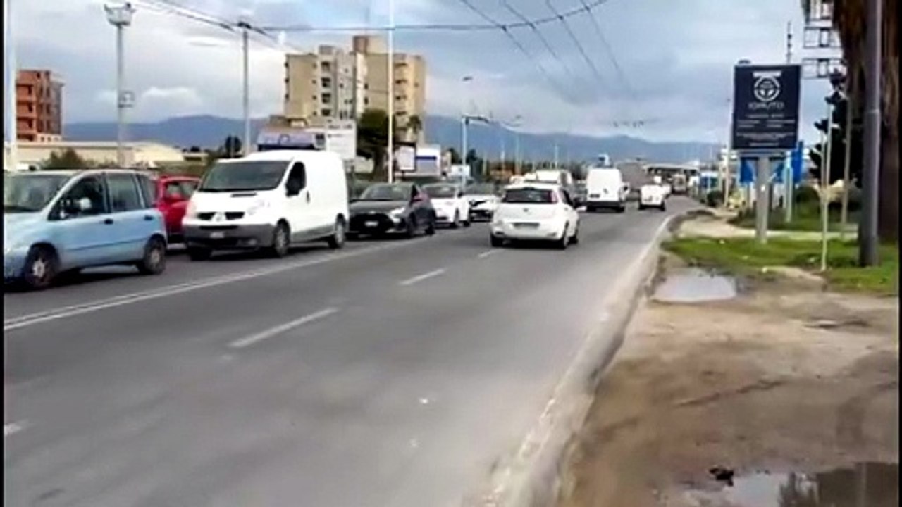 Cagliari, lavori in viale Marconi: traffico in tilt e lunghe code anche in via Mercalli