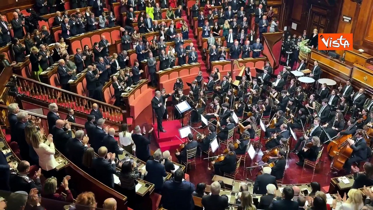 Standing ovation e fiori per Muti al termine del concerto di Natale
