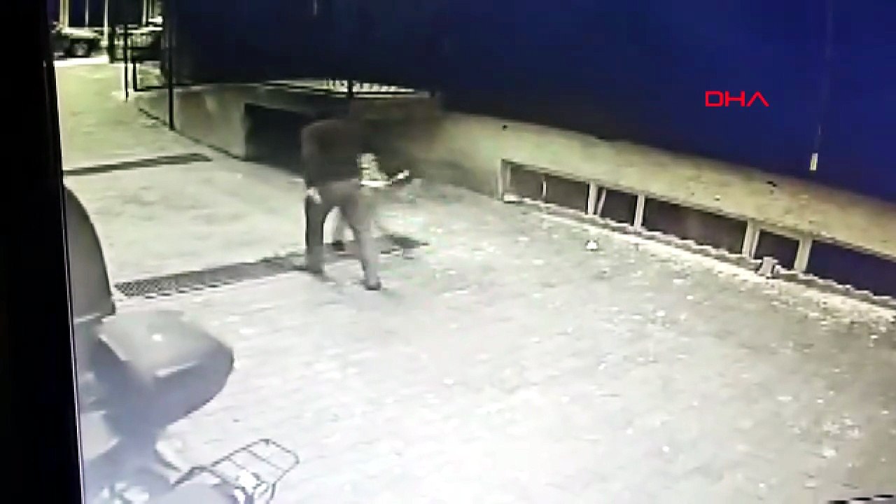 9 yaşındaki çocuğu 'Bahçeye zarar veriyorsun' diyerek darbetti!