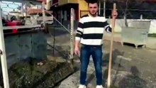 Sinop’ta bozuk yollara patates ekerek tepki gösteren vatandaş Elinde fidesi olan, patatesi olan varsa gelsin, eksin
