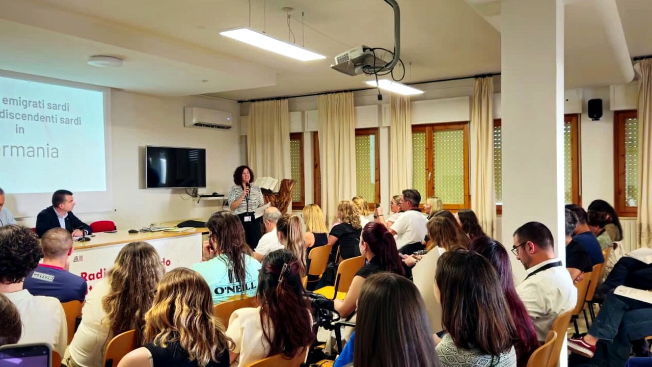 I giovani emigrati scoprono la Sardegna