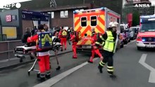 Attacco con coltello ad Amburgo: 12 i feriti, tre in pericolo di vita