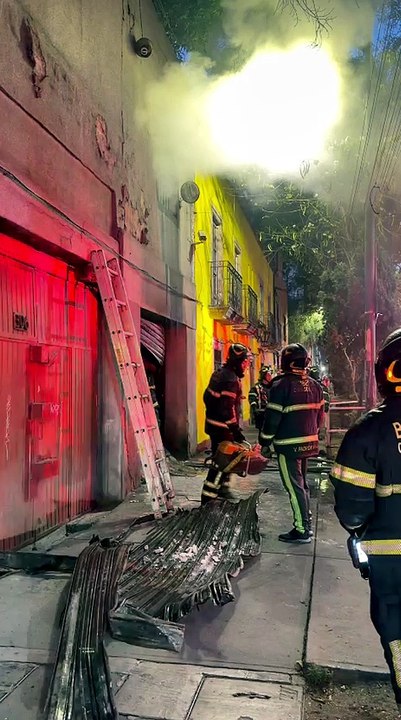 Incendio en local de Buenavista desata movilización en la Cuauhtémoc, CDMX