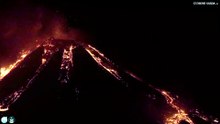 Etna, eruzione nella notte: le immagini