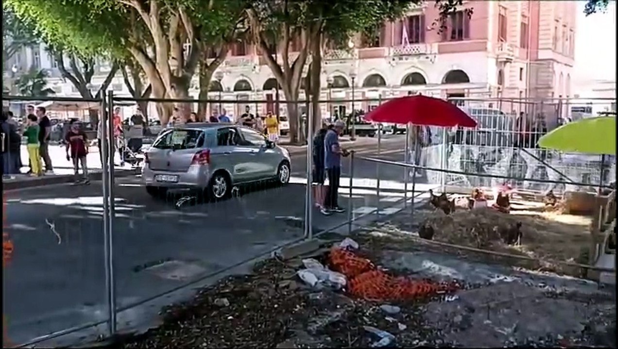 Viale Trieste, l'originale protesta dei commercianti contro il cantiere