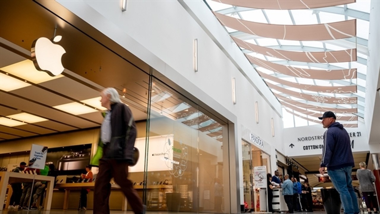 Apple Accused of 'Union Busting' Over Store Closure