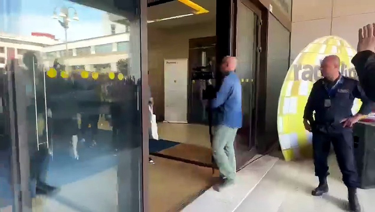 Laura Pausini a Radiolina, l'arrivo della star in piazza L'Unione Sarda