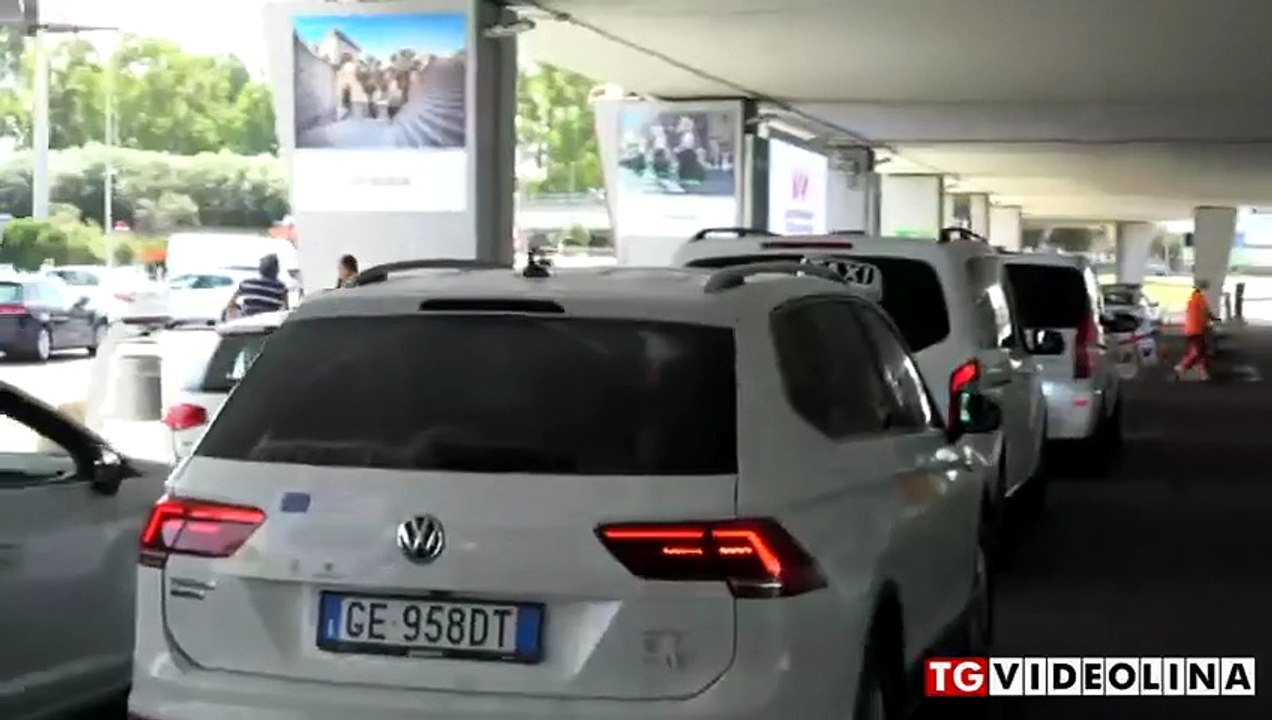 Cagliari, tassisti in sciopero: via Roma bloccata e traffico in tilt