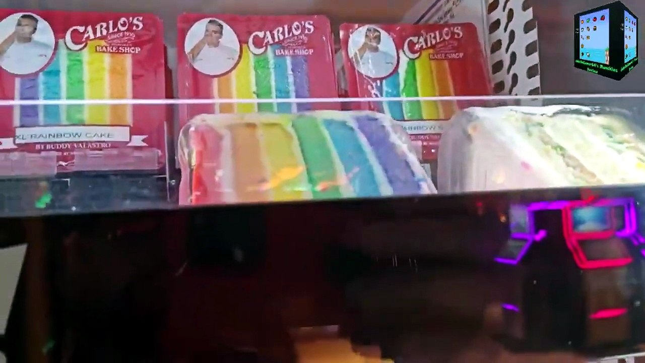 Carlo’s Bake Shop Vending Machine: Confetti & Rainbow Cakes | JohnDaGamer64's Munchies Review