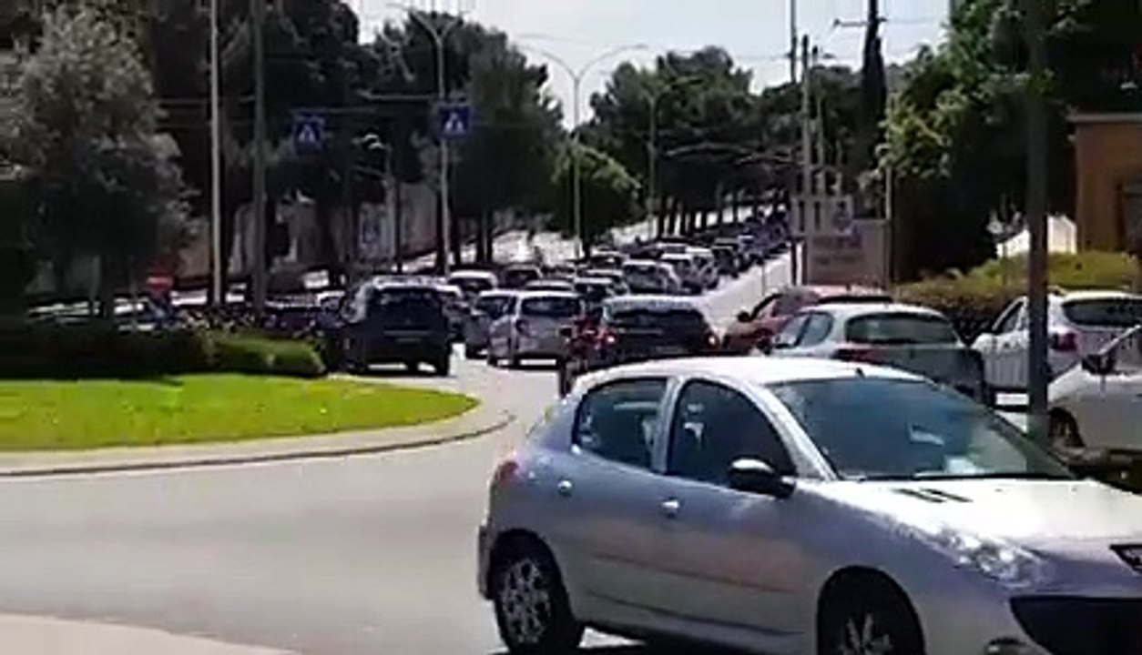 Tutti al mare, lunga coda di auto dirette al Poetto