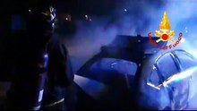 Auto in fiamme a Cagliari