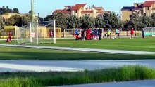 Selargius-Atletico Cagliari: brutto colpo dopo la rovesciata, calciatore portato fuori in ambulanza