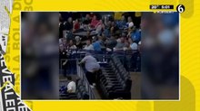 Fan de los Cubs enseña de más al atrapar pelota