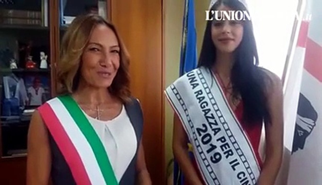 Il saluto della miss Iris Mulas ai lettori de "L'Unione Sarda"