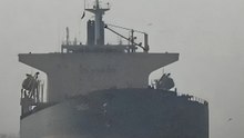 Hormuz Strait Toll Tax: होर्मुज पर टोल बनाएगा ईरान, एक जहाज पर कितना लगेगा टैक्स?