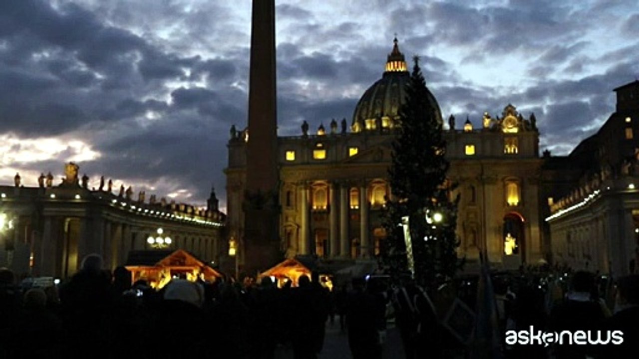 A Roma inaugurati albero e presepe in piazza San Pietro