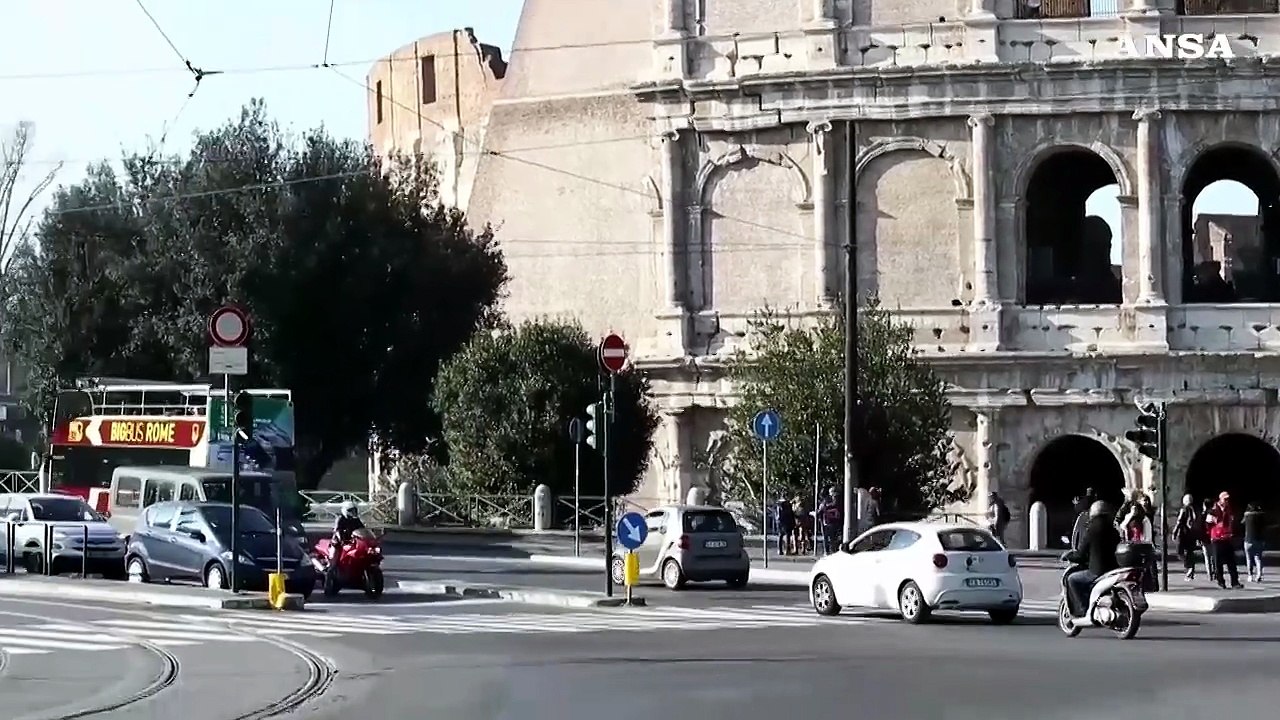 Smog da bollino rosso, stop auto dal nord a Roma