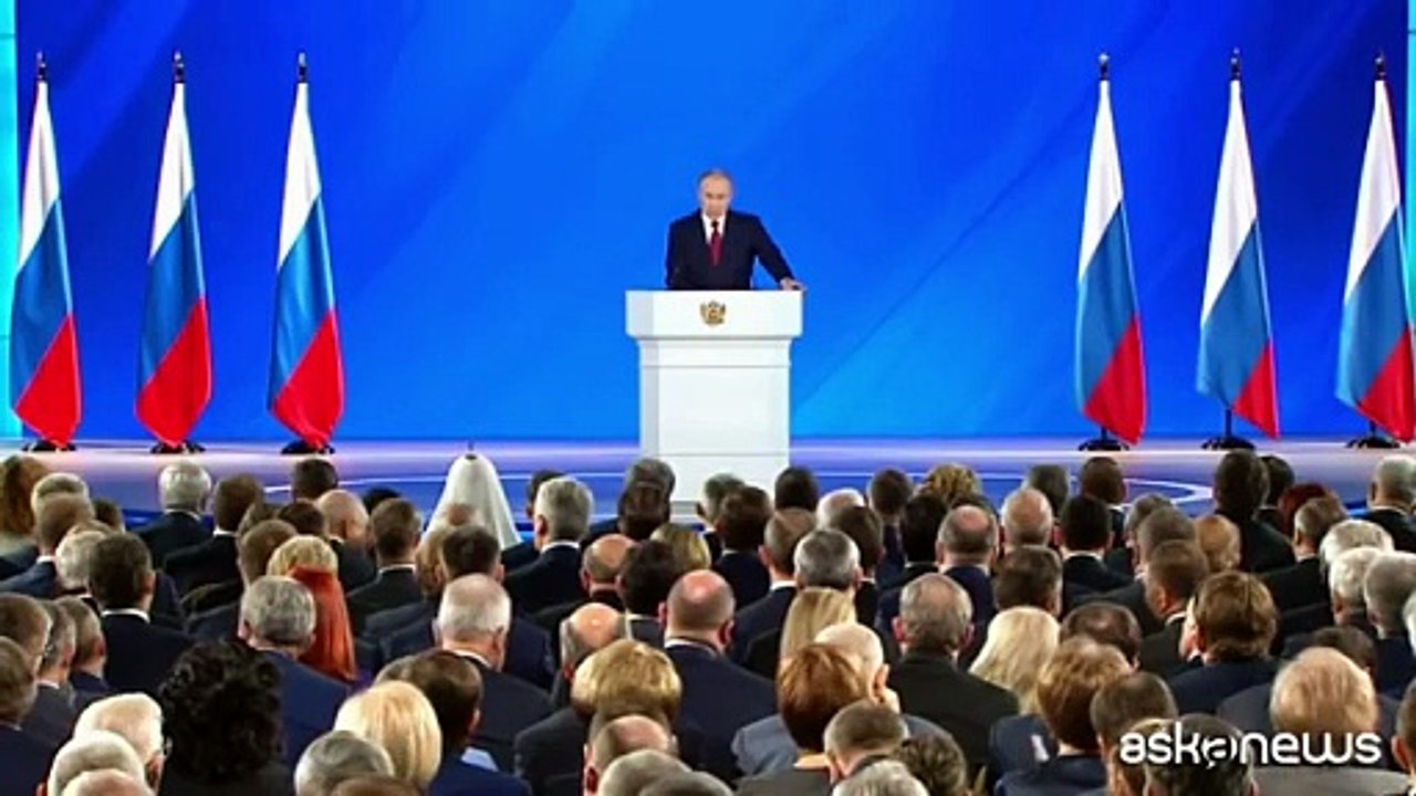 Russia, Medvedev annuncia dimissioni governo dopo discorso Putin