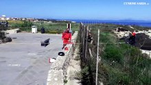 Porto Torres, vigili del fuoco si calano da un costone di roccia per raccogliere nuovi elementi sulla morte di Roberto Fiori