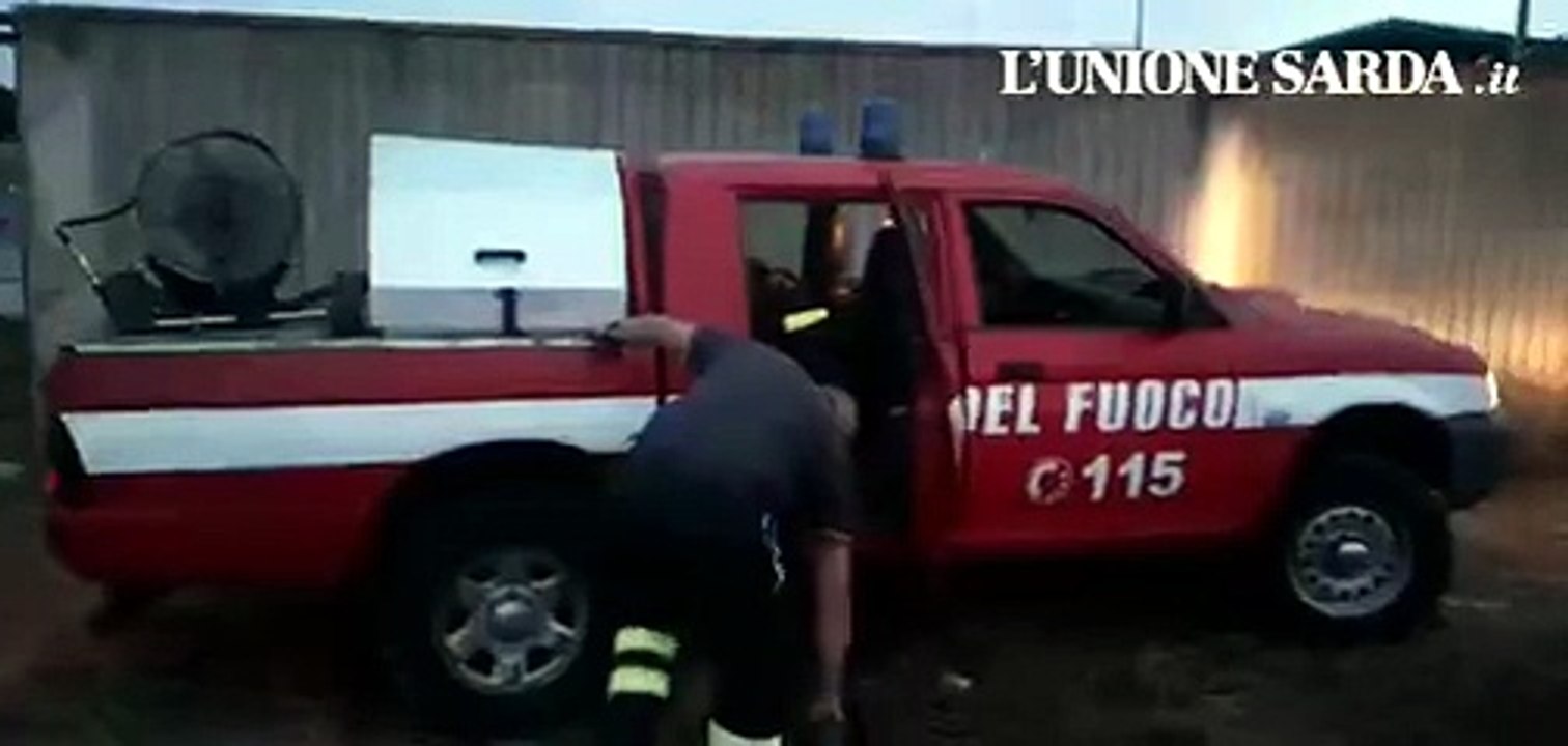 Porto Torres, vandali in azione allo stadio comunale di Viale delle Vigne. Bruciato vecchio materasso usato per il salto in alto. VIDEO