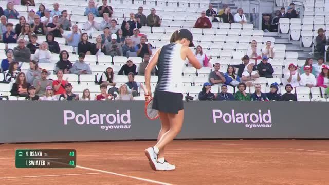 Swiatek breezes past Osaka in Rome