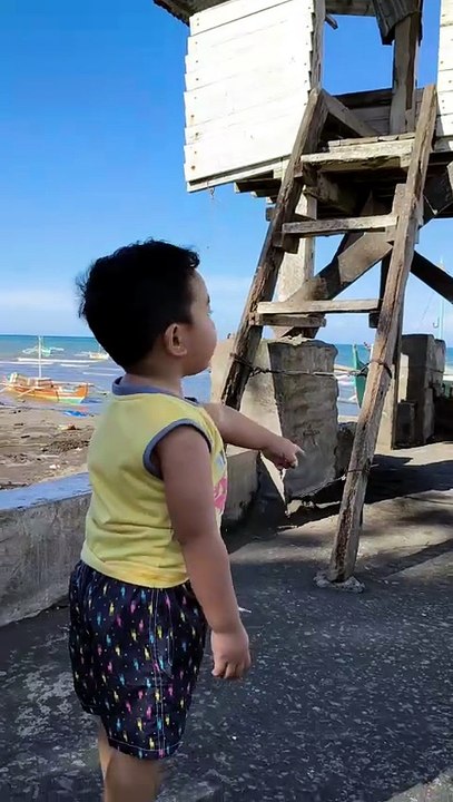 Laag sa sea wall