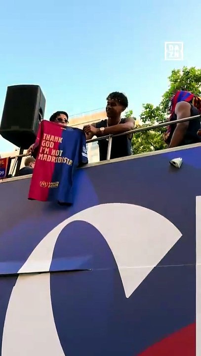 "Grazie a Dio non sono madridista": la maglia speciale sventolata da Lamine Yamal