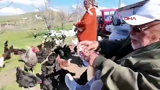 Tek göz evlerinde tüm bedensel engelleri sadece ''aşk''la aştılar!