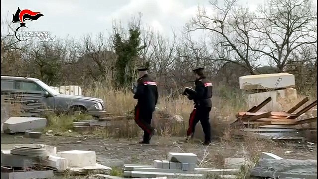 Rogo di rifiuti e discarica abusiva in una ditta di lavorazione della pietra, denunciato un imprenditore
