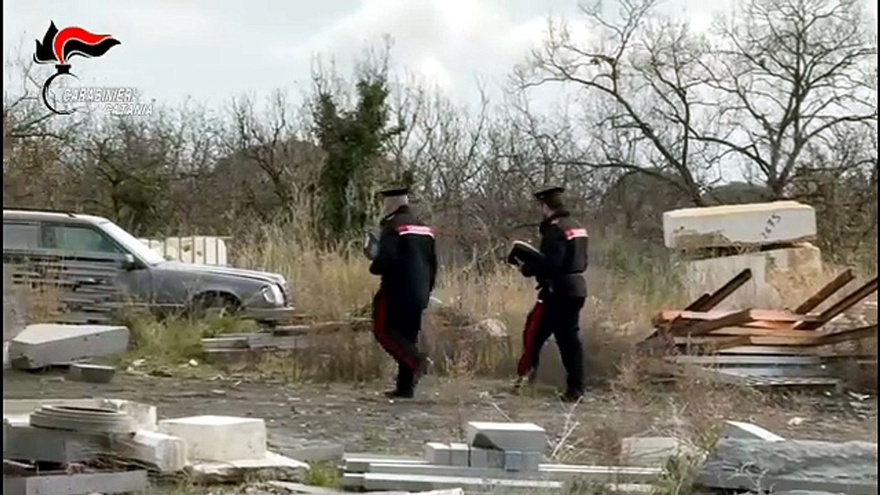 Rogo di rifiuti e discarica abusiva in una ditta di lavorazione della pietra, denunciato un imprenditore