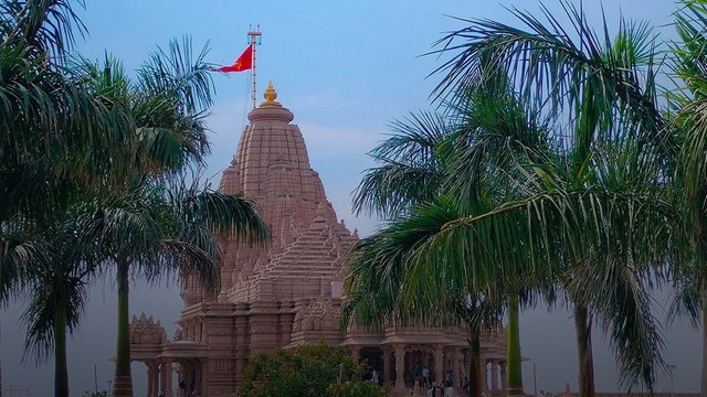 सोमनाथ मंदिर का रहस्य: क्या सच में हवा में झूलता था शिवलिंग? जानें...